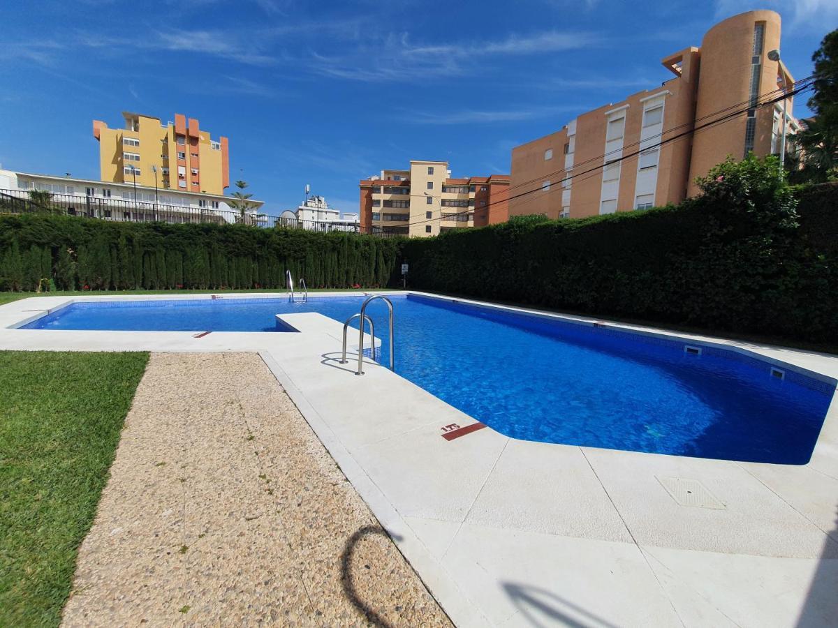 Acogedor En La Carihuela Con Plaza De Garaje Garantizada! Sol Montemar Torremolinos Exterior foto