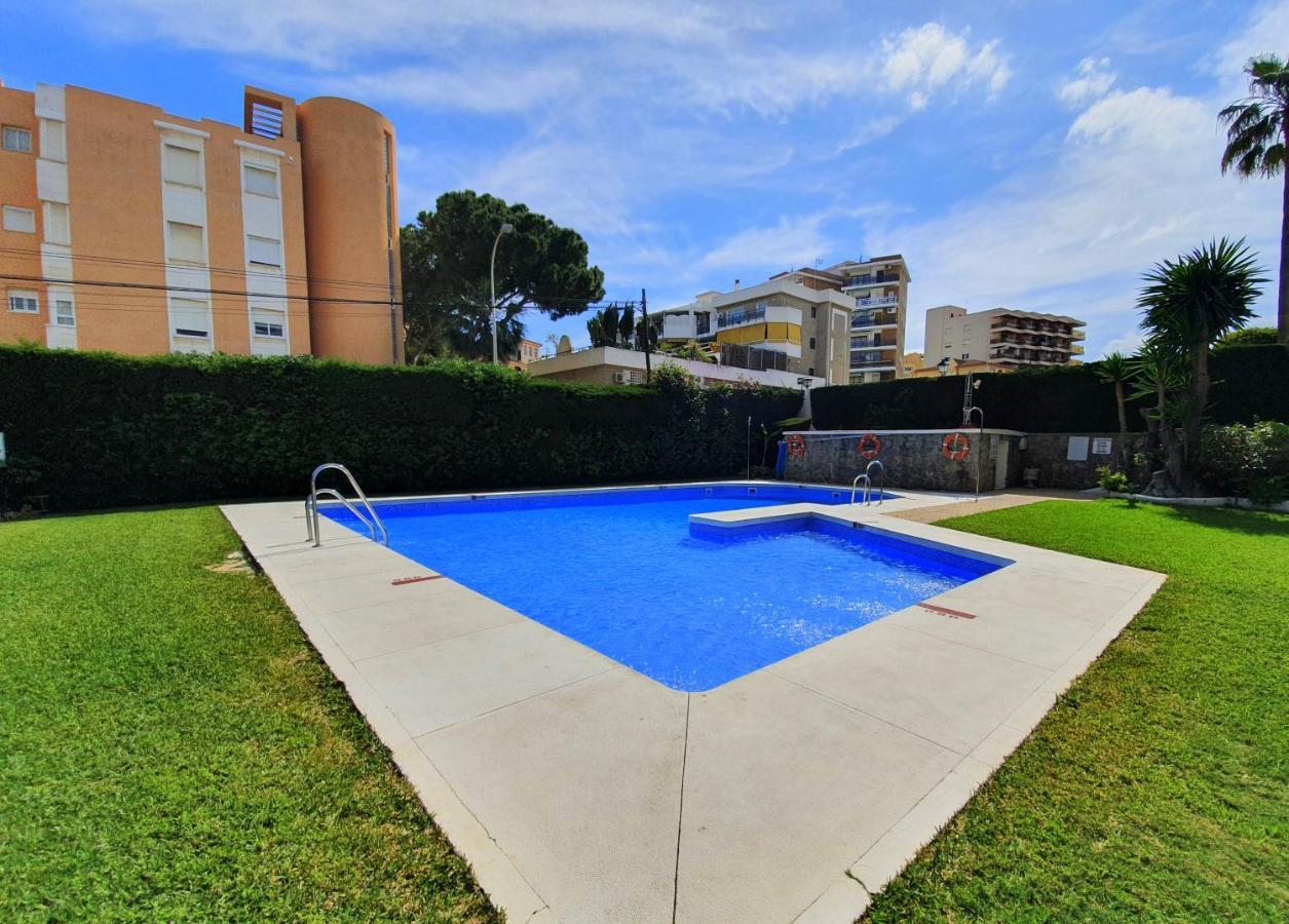 Acogedor En La Carihuela Con Plaza De Garaje Garantizada! Sol Montemar Torremolinos Exterior foto
